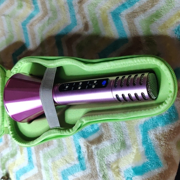 Karaoke Wireless Portable Bluetooth Microphone Speaker - Picture 5 of 5